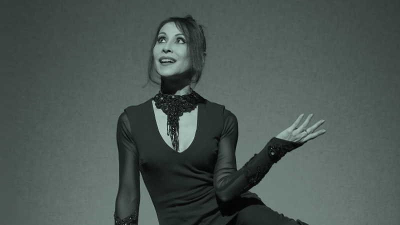 Barbara et l'homme en habit rouge